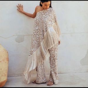 Looking for Cult Gaia Safra Top Sand Size XS or S